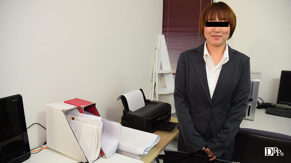 Local Working Woman: A Life Insurance Lady (PacoPacoMama-030717_041)