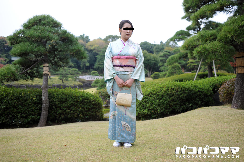 熟女の火遊び飛びっ子装着 〜着物が似合う巨乳美人と野外デート〜