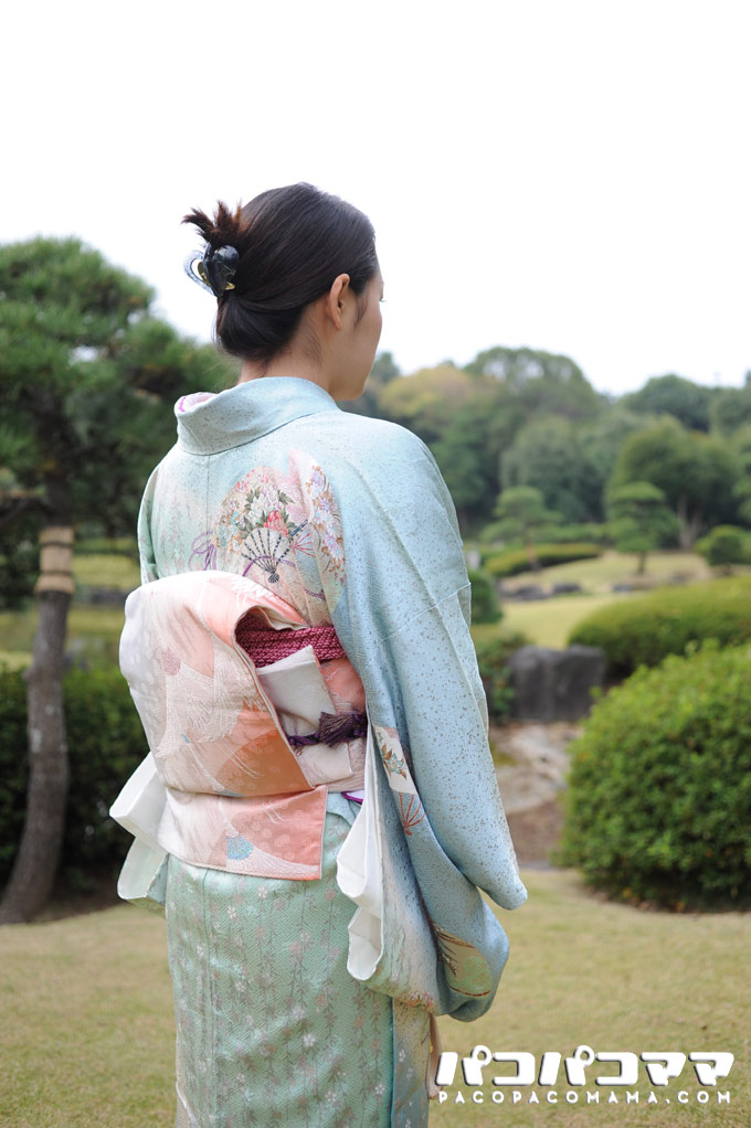 熟女の火遊び飛びっ子装着 〜着物が似合う巨乳美人と野外デート〜