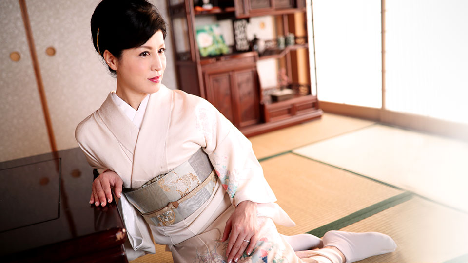 Skilled Kimino Beauty In Her 50s (PacoPacoMama-050618_268)
