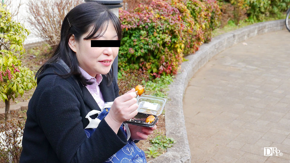 Walking With Mature Woman: Bosomy Lady (PacoPacoMama-091517_146)