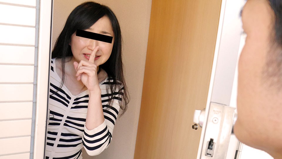 団地妻 ～隣人にあえぎ声が聞こえちゃう…～ 滝田恵理子