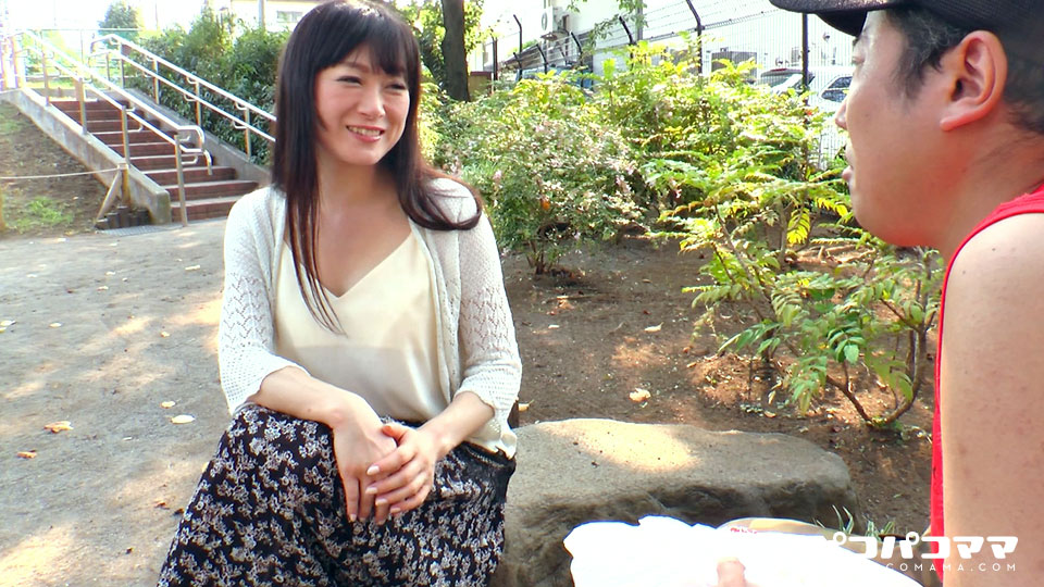 Walking With Mature Woman: The Memory On G Cup (PacoPacoMama-120217_181)