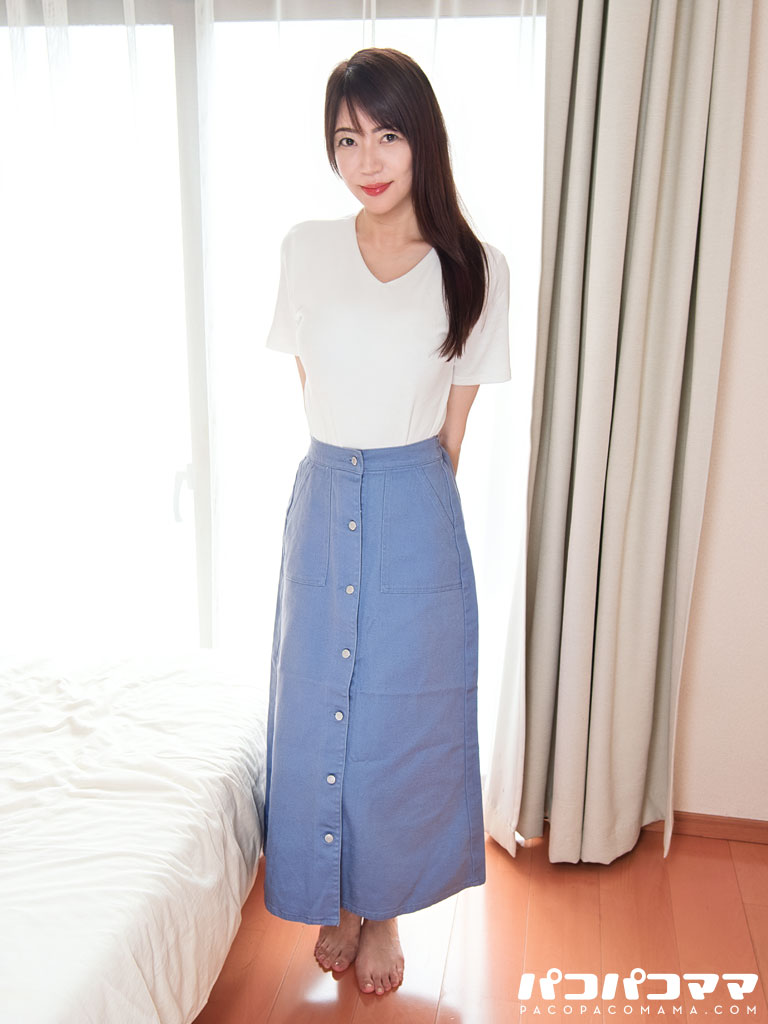 息子の友達を誘惑する我慢できないドスケベママ